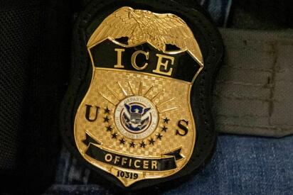 ICE cuestiona a AP por cobertura sobre videos de cámaras corporales