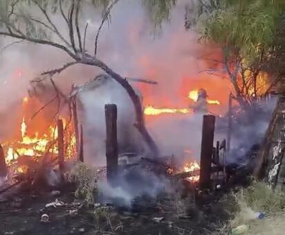 Fuego consume por completo tejabán en la colonia Periodistas