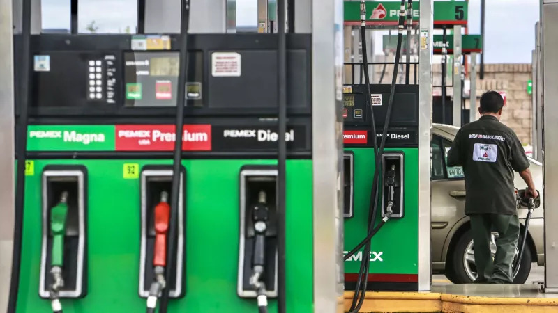 Hacienda reduce subsidio a gasolinas Magna, Premium y diésel