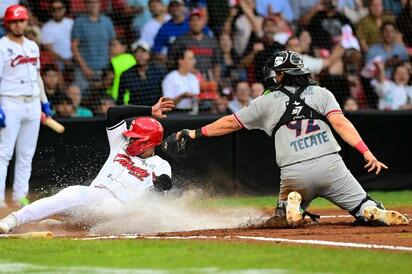   Los Acereros de Monclova comenzaron con el pie derecho su camino en los playoffs de la Liga Mexicana de Beisbol al imponerse como visitantes 12-6 a Caliente