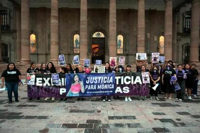 Marchan en Monterrey para pedir justicia por feminicidio de Mónica Briseth