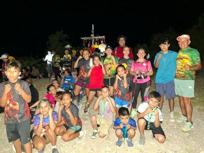 Primera caminata nocturna de Urban Trail Múzquiz reúne a 200 personas