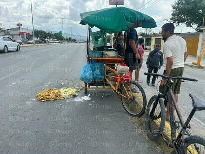 Motociclista impacta triciclo al intentar adelantar vehículo en bulevar San José