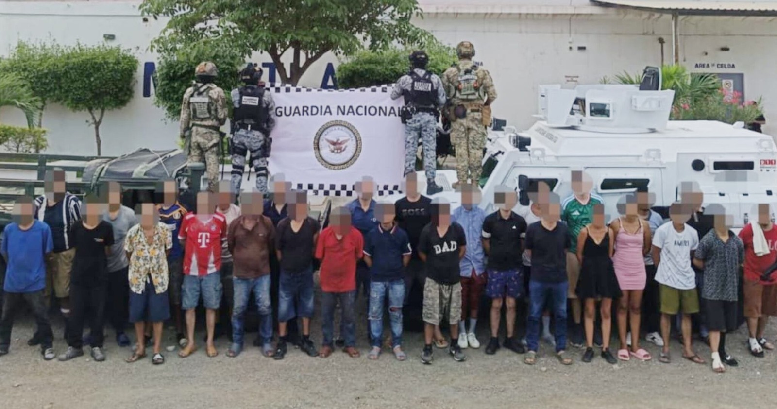 Detienen a 28 durante operativo y aseguran arsenal en Mazatlán