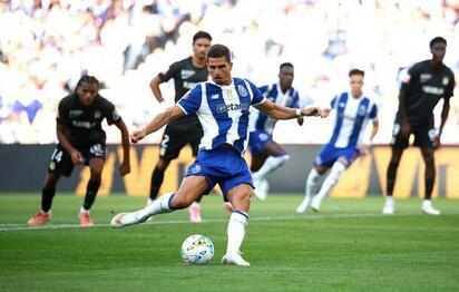 Porto vence 2-0 al Alverca en su debut; Silva y Veiga anotan de penalti