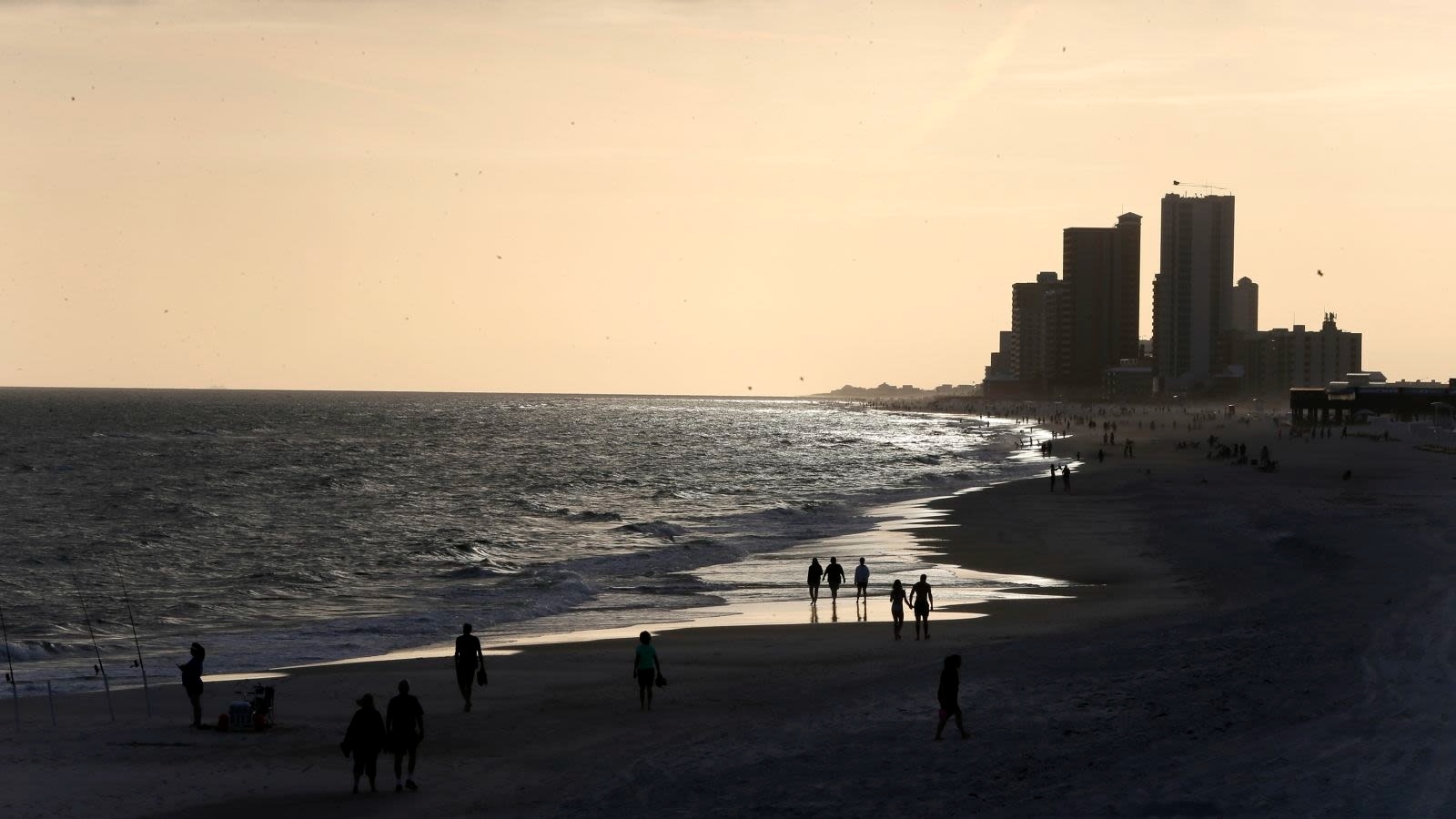 Autoridades alertan por aumento de infecciones bacterianas en la costa del Golfo