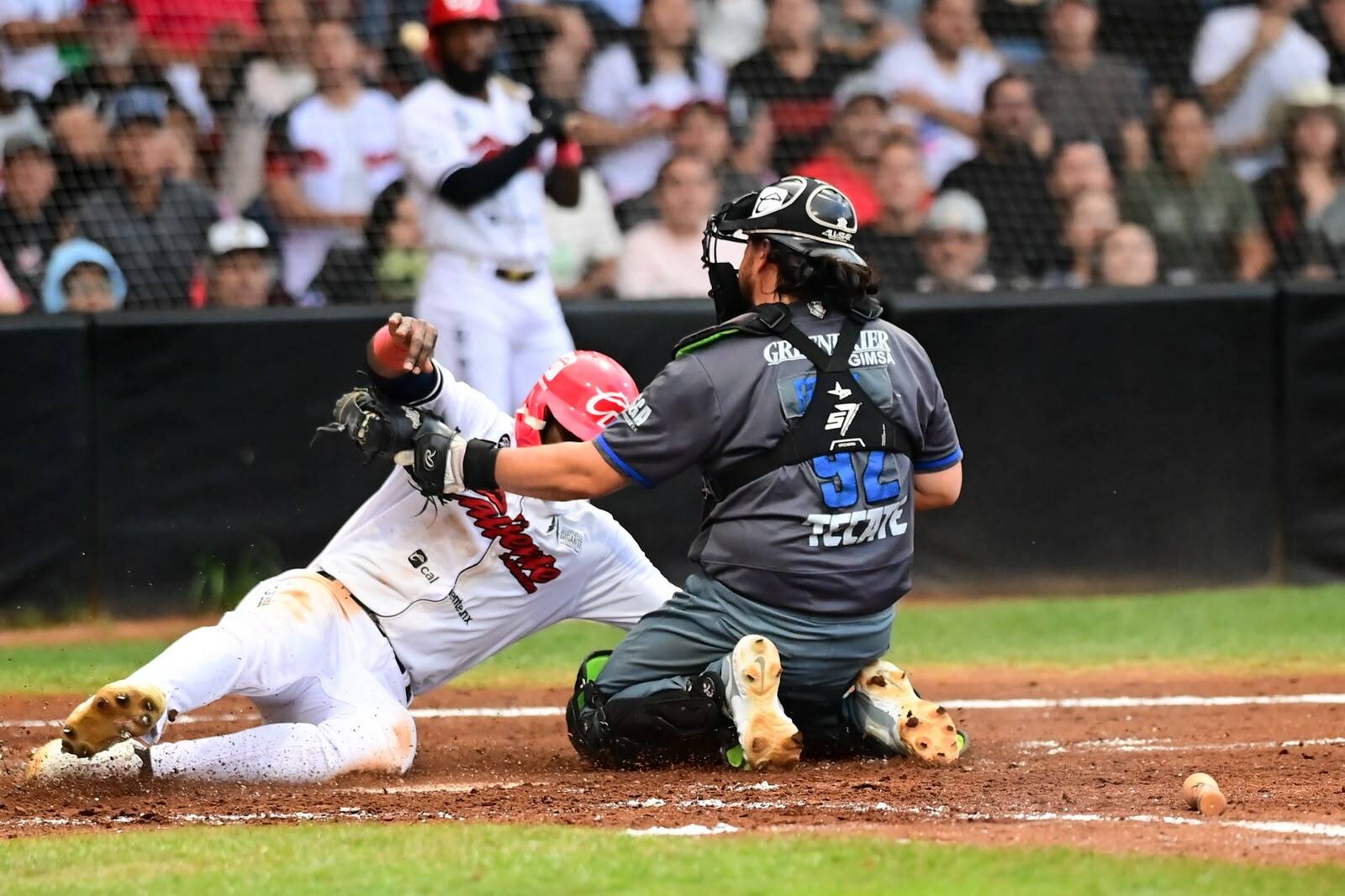 Acereros regresan a casa con serie empatada tras caer 9-3 ante Durango