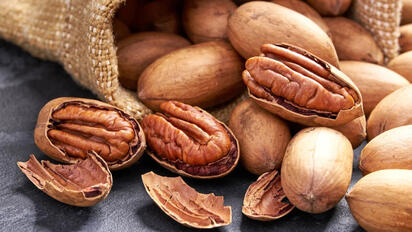 China impone aranceles a nueces pecanas de México y EU