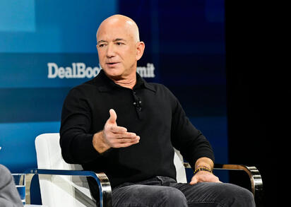 Jeff Bezos podría convertirse en nuevo socio del Liverpool
