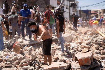 El terremoto de magnitud 7,4 en Colombia deja al menos 111 muertos y 87 heridos, mientras continúan las búsquedas entre edificios colapsados registrados.