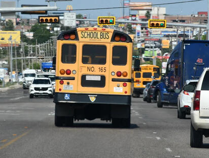 Llaman a extremar precauciones en zonas escolares de Eagle Pass; multas llegan a mil 250 dólares