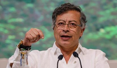 Tras dejar la Presidencia de Colombia, Gustavo Petro pidió autorización al Senado para viajar al extranjero durante el año siguiente a su mandato.