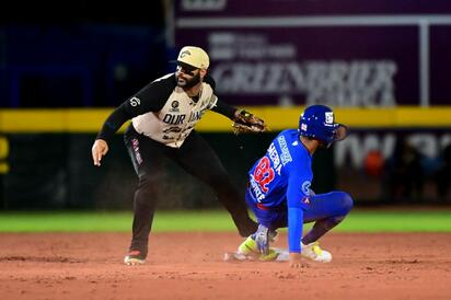 Durango blanquea a Monclova en playoffs