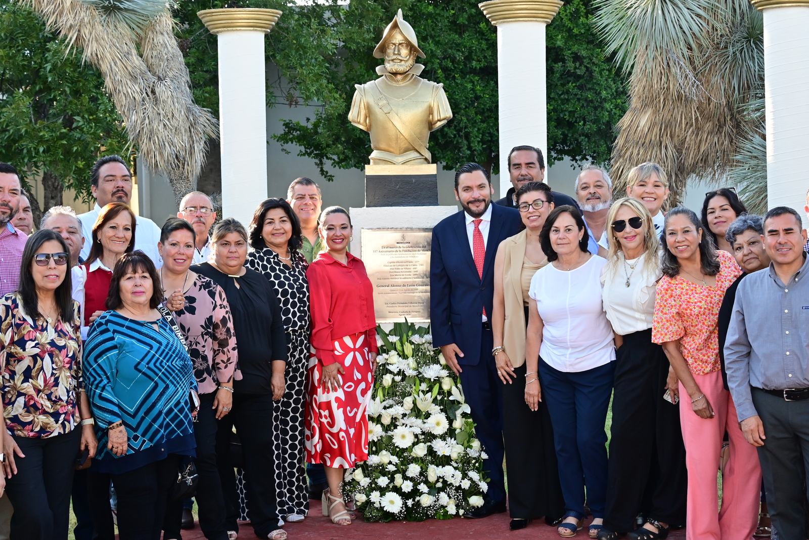 Aniversario de Monclova: Autoridades municipales y militares participaron en el acto realizado en la Plaza Alonso de León Aniversario de Monclova: Autoridades municipales y militares participaron en el acto realizado en la Plaza Alonso de León