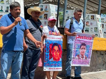 Padres de los 43 exigen que Ángel Aguirre pase el resto de su vida en prisión