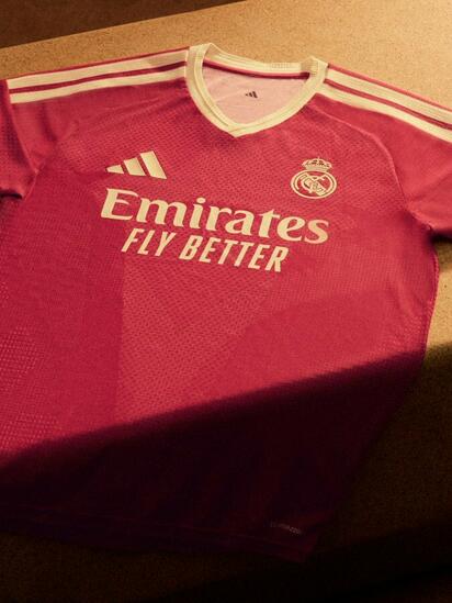 Real Madrid presenta tercera equipación rosa para la temporada 2026-2027