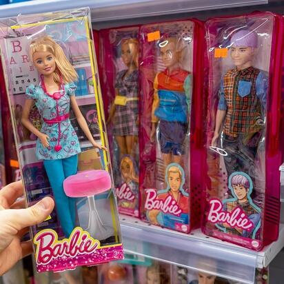 Barbie y Ken se ofrecen en proporciones más realistas
