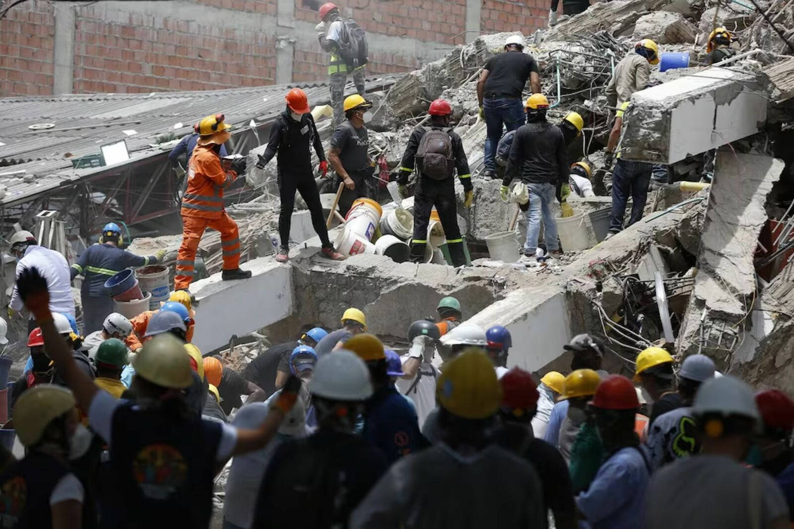 Colombia supera las 72 horas del terremoto; continúan labores de rescate