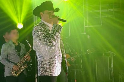 El presunto agresor se encontraba encerrado en la habitación y se negaba a abrir la puerta.  CIUDAD FRONTERA, COAHUILA.- El cantante Pedro