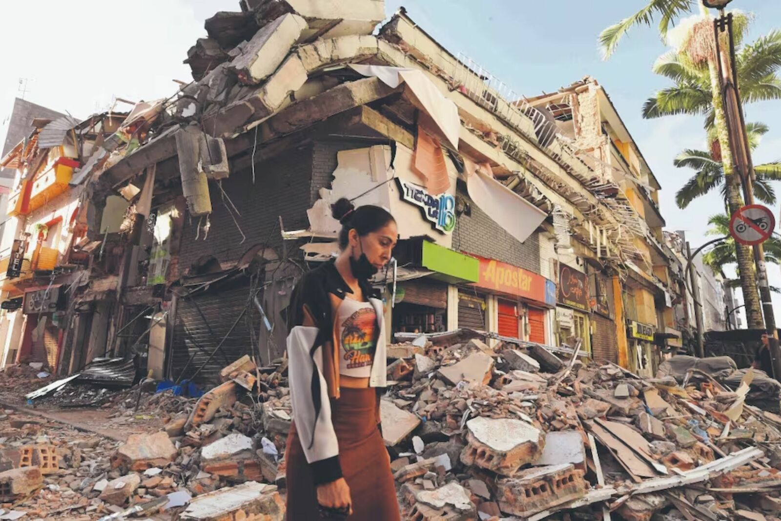 Sube a 273 la cifra de muertos por terremoto en Colombia