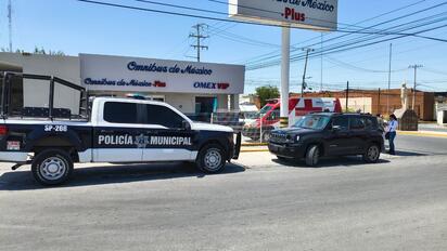 Choque en el Centro deja dos personas con molestias y fuertes daños materiales