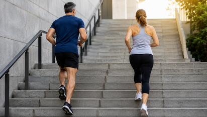 Subir escaleras se relaciona con menor riesgo de infarto y muerte