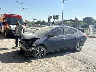 Dos estudiantes salen con golpes leves tras choque contra una barda en El Pueblo