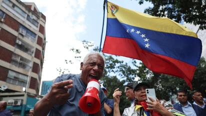 Venezuela anunció la excarcelación de 131 presos políticos, entre ellos una mujer acusada por un atentado con drones contra Nicolás Maduro.  El gobierno