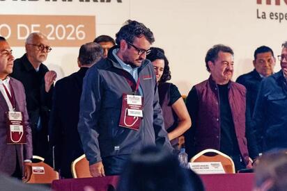 Andrés Manuel López Beltrán enfrenta un nuevo escenario político tras dejar Morena y revelar la cancelación de su visa estadounidense.  Andrés Manuel López