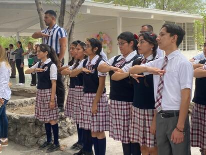 175 egresados esperan resultados del examen para conocer si podrán incorporarse como nuevos docentes estatales.  Los 175 egresados de la Escuela Normal