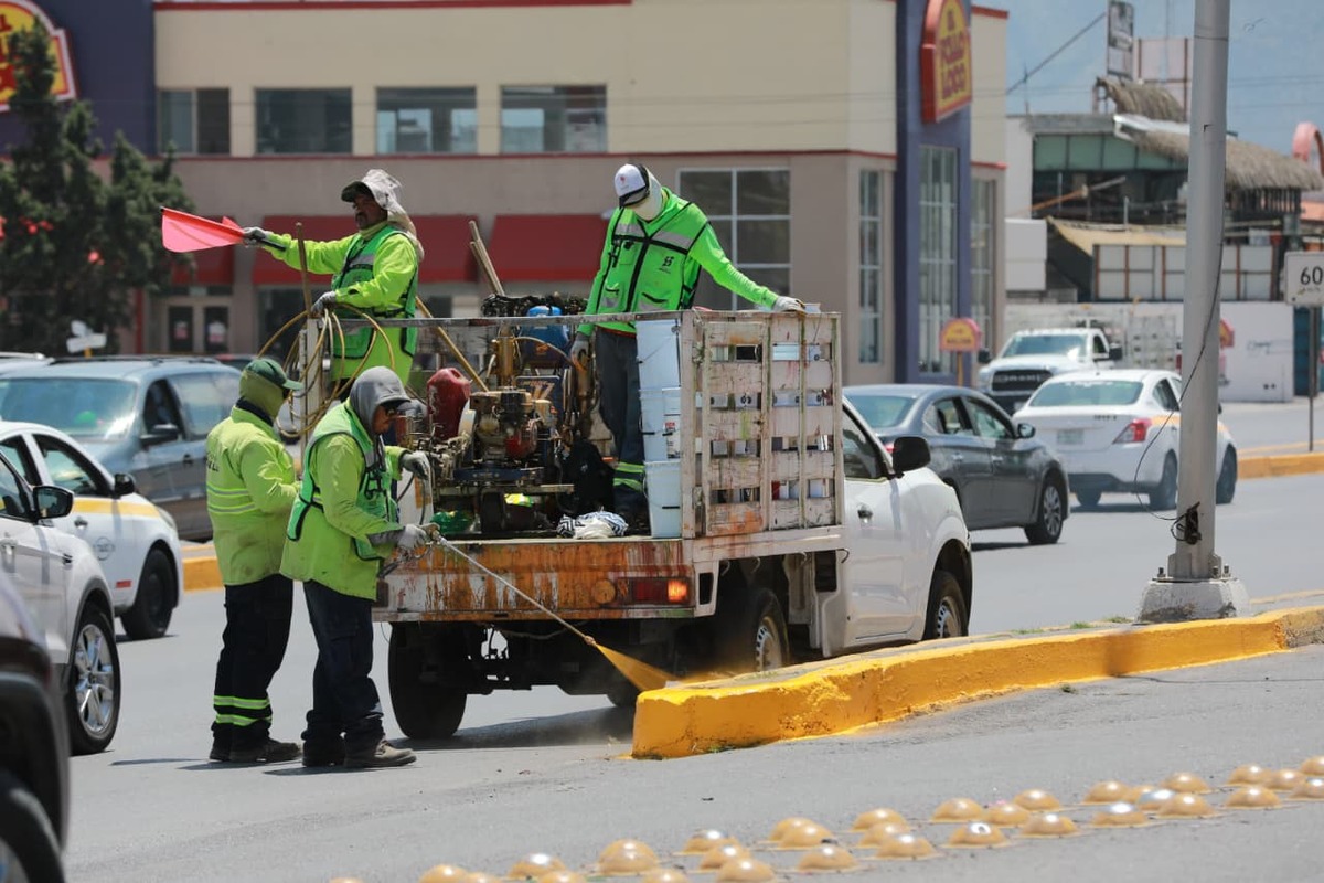 Refuerza Saltillo seguridad vial con mantenimiento en avenidas