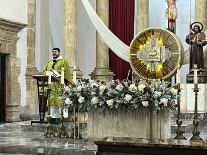 Durante la celebración religiosa, Fray Jaime Rafael Vicuña invitó a los feligreses a analizar sus decisiones, sus acciones y la manera en