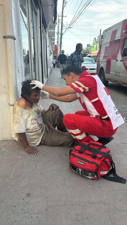 Hombre resulta lesionado tras caer de su propia altura en el Centro