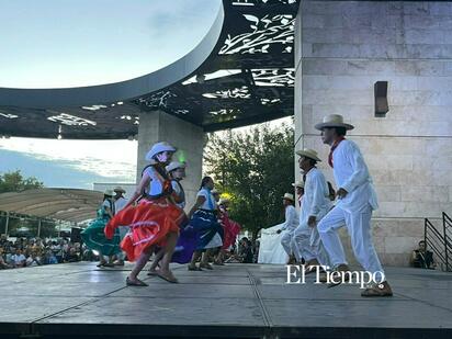 La respuesta del público fue favorable y los asistentes quedaron encantados con las presentaciones culturales. La Plaza Principal de Monclova se llenó