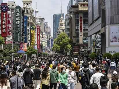Economía china pierde impulso y producción industrial se desacelera