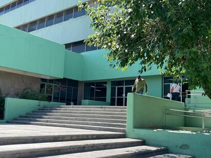 Señalan presunta red de influencias en seguridad del IMSS