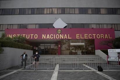 El INE aprobó solicitar 10 mil 842 millones de pesos para financiar a partidos y candidaturas independientes durante la elección de 2027.  La Comisión