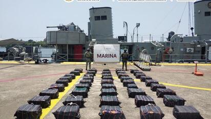 La Marina aseguró más de mil 600 kilos de cocaína durante un operativo frente a las costas de Michoacán.  Elementos de la Secretaría de Marina (Semar)