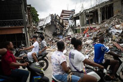 TERREMOTO Colombia calcula en 9 mil 500 millones de dólares el costo de reconstrucción tras el terremoto que dejó cientos de muertos y miles de heridos. Una semana