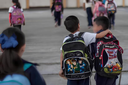 Regreso a clases: el error con la mochila que puede causar dolor