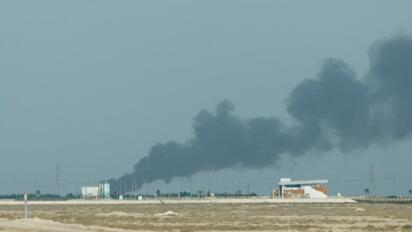 Los hutíes atacaron con drones una refinería de Aramco en Jizán, Arabia Saudita, en medio de una nueva escalada regional.  Los rebeldes hutíes de Yemen