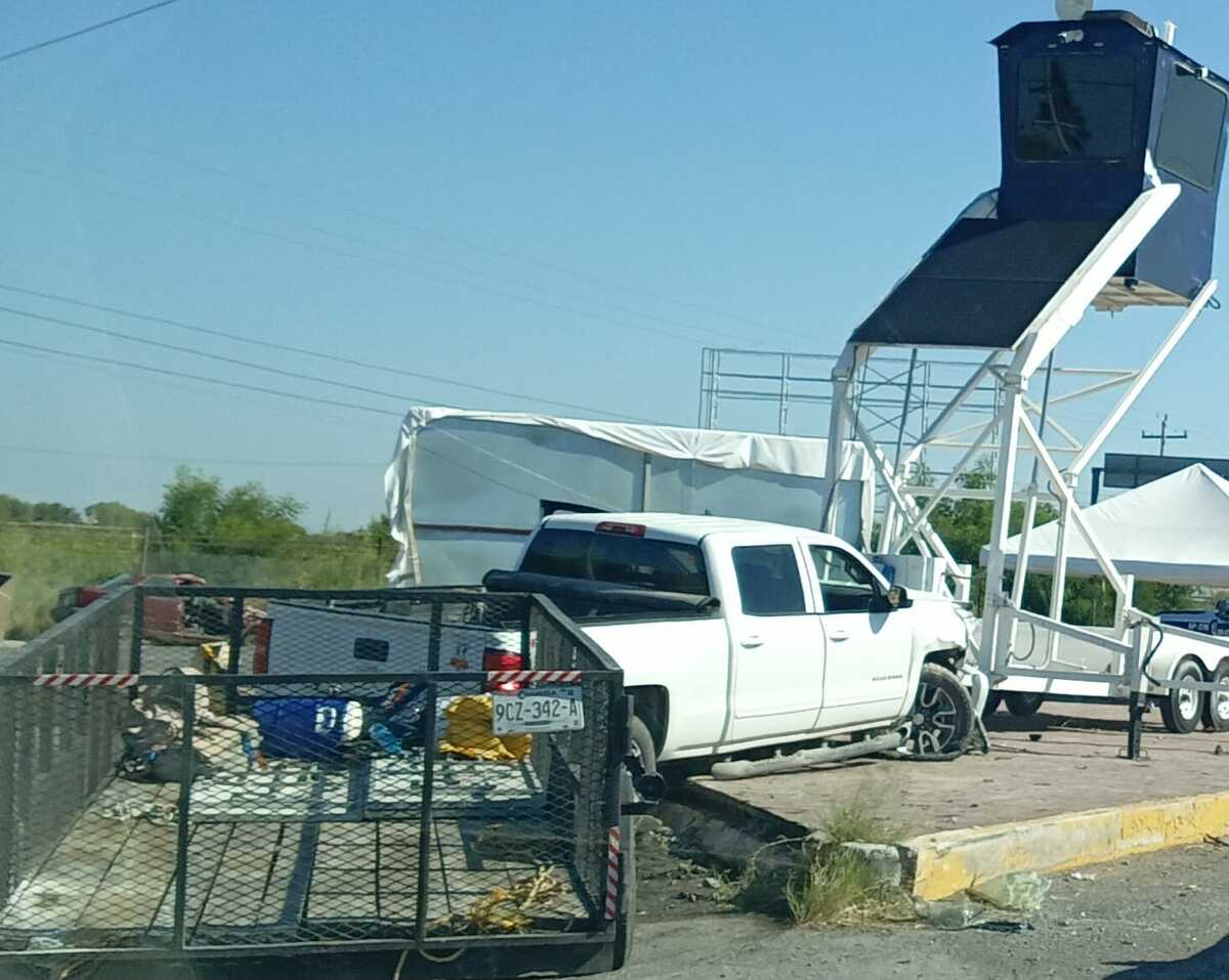 choque: La camioneta terminó sobre el camellón y estuvo cerca de impactar una torre de vigilancia choque: La camioneta terminó sobre el camellón y estuvo cerca de impactar una torre de vigilancia