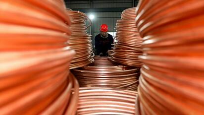 Precio del cobre enfrenta tensión por escasez de suministros inmediatos
