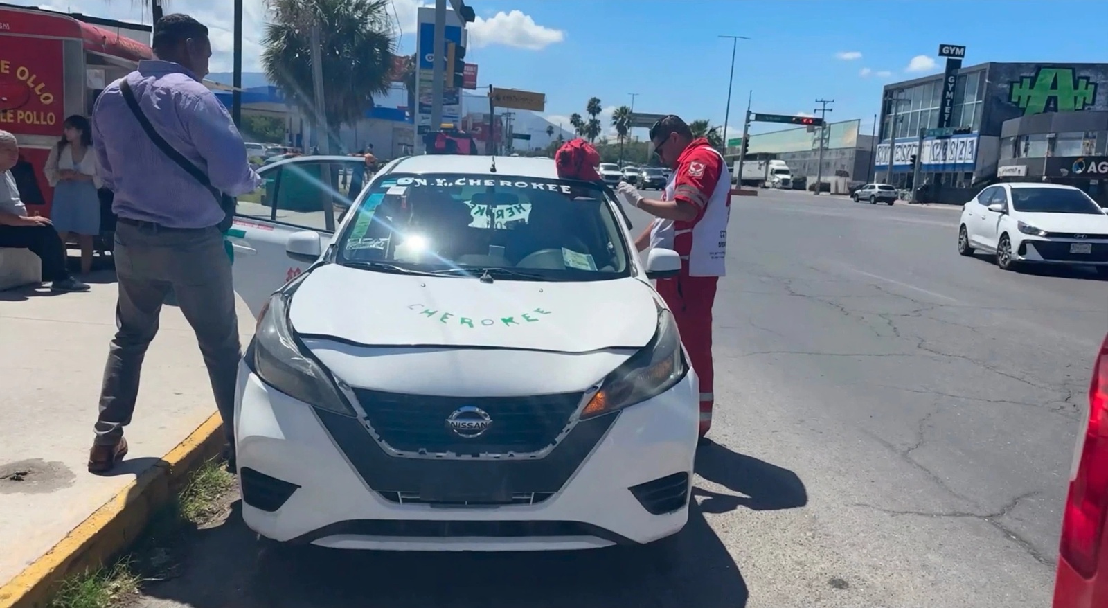 Choque: Una persona presentó molestias físicas tras el accidente registrado en el cruce con Ecuador. Choque: Una persona presentó molestias físicas tras el accidente registrado en el cruce con Ecuador.