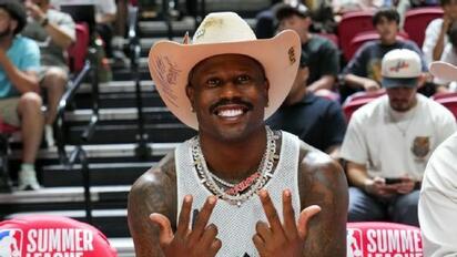 Von Miller firma con los Dallas Cowboys y busca el Super Bowl en su tierra natal