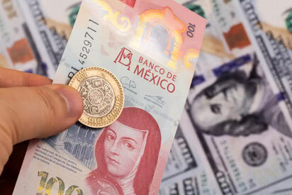 Peso mexicano alcanza su mejor nivel del año frente al dólar