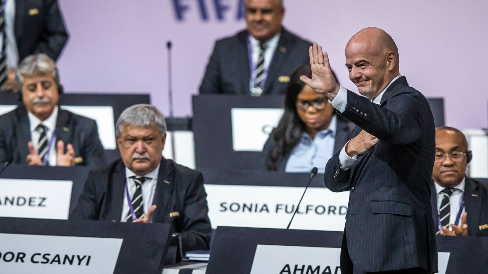 Sándor Csányi retira su apoyo a Gianni Infantino en la FIFA