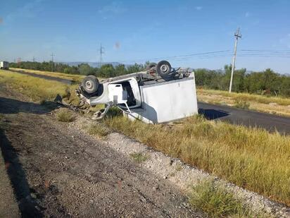 Vuelca transporte de materiales en la carretera 57