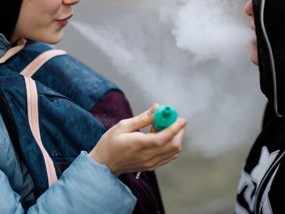 Alertan a jóvenes sobre los riesgos del tabaco y vapeadores