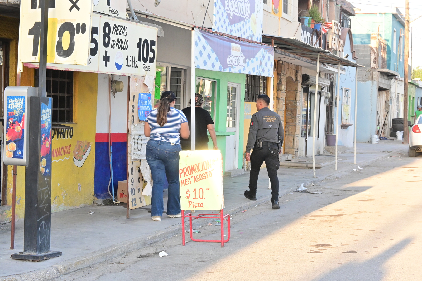 Asalto: Una empleada fue amenazada con un arma blanca y entregó cerca de 3 mil pesos antes de que los responsables huyeran.